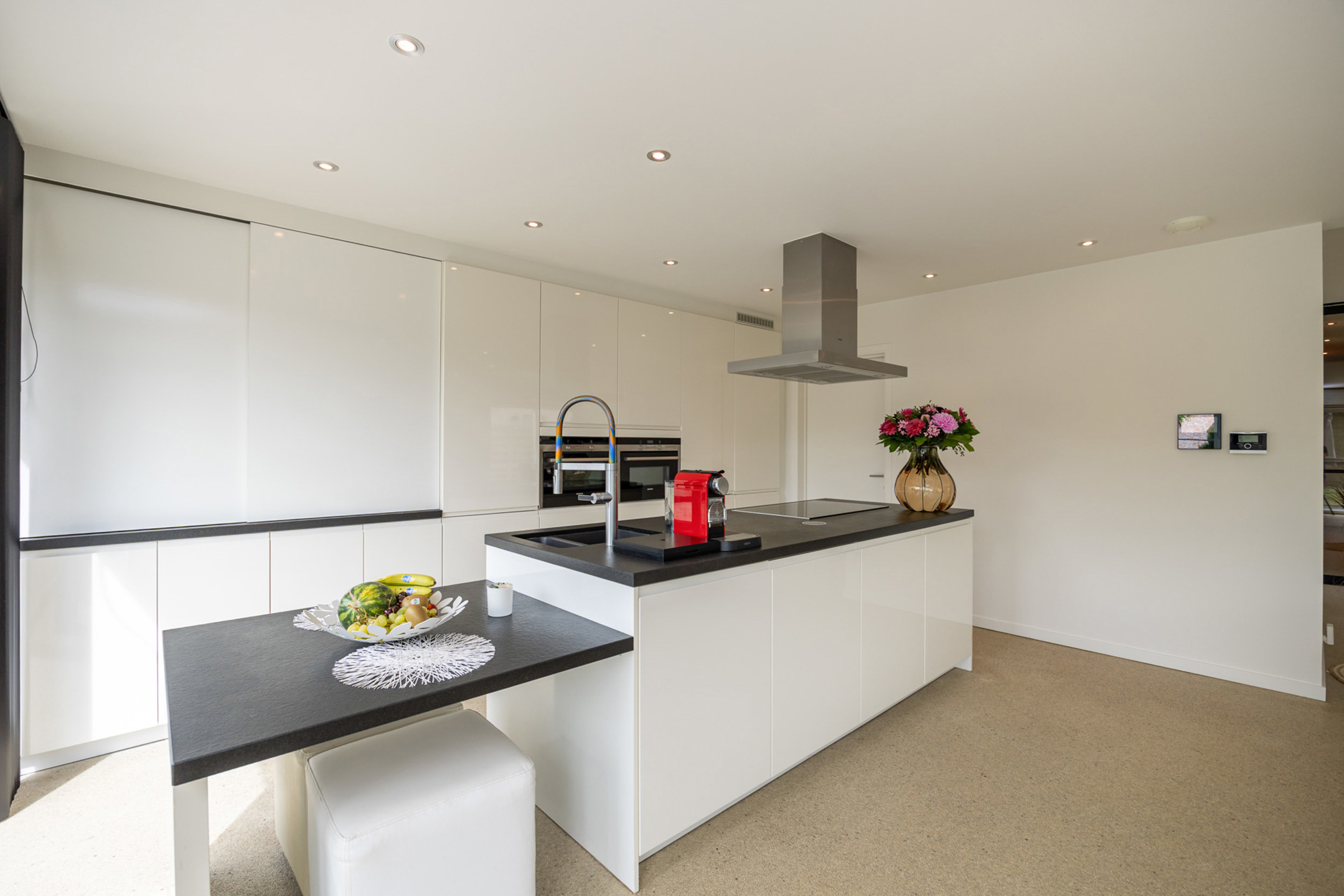 Woning op 557 m² met 3 slpk, 2 badk en inpandige garage. - foto 5