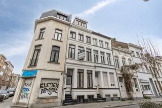 Revenue property on central location with 3 rental housing unitsLocated at Lange Beeldekensstraat 55 in Antwerp, you will find this versatile...