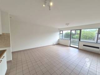 <p><span>This 1-bedroom apartment located on Brusselsestraat comes with a private parking space.</span></p><p><span> </span></p><p><span>Through the entrance of the building you get very easily to the parking place where you take the elevator to the entrance on the fourth floor.</span></p><p><span>In the apartment you have a practical entrance hall with access to the bedroom and bathroom with shower and toilet.</span></p><p><span>In the living area there is an open kitchen and space for a cozy lounge. The south-facing terrace provides extra comfort and lots of light. </span></p><p><span> </span></p><p><span>In the fall, the exterior joinery will also be renewed which will have a positive impact on your consumption.</span></p><p><span> </span></p><p><span>Interested? Schedule a visit soon via our website. </span></p>