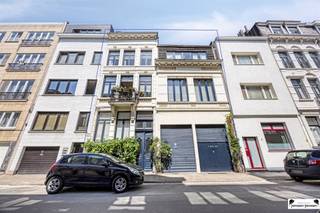 Dubbel herenhuis met 6 slpk, 2 terassen, dubbele garage en royale ruimte, perfect gelegen nabij Museum en MarnixplaatsDubbel Herenhuis in het...