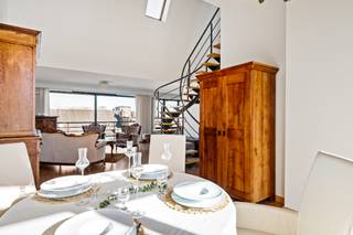 Op zoek naar een centraal gelegen en zeer ruim appartement? Dit eigendom bevindt zich in het hart van Kontich, achter het gemeentehuis,...