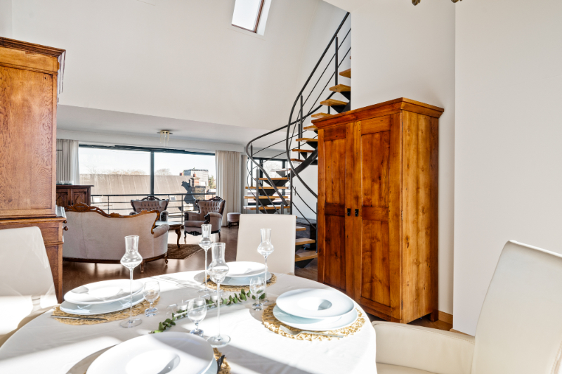 Zéér gunstig &amp; centraal gelegen dakappartement 190m2 met 4 SLK, onderg. garage &amp; ruime Z-gerichte terrassen - foto 3