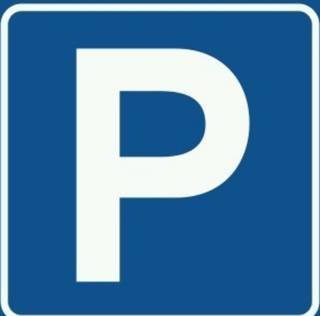 Diepe garagebox te huur in een afgesloten complex. De huurprijs bedraagt €103 en is beschikbaar vanaf 01/11/2026. Ben je geïnteresseerd in dit pand te huur in Oostende? Ga naar de website www.dermul.be, klik op het pand dat je wenst te huren. Via de knop "ik heb interesse" vragen we u kort een profiel in te vullen. Daarna nemen we contact op voor een bezoek. Telefonisch kunnen er geen afspraken gemaakt worden.