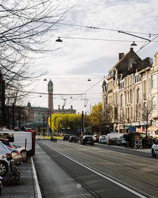 <p><span>GENT - Are you looking for a commercial ground floor on top commercial location in Ghent?</span></p><p><span>Then this commercial property might be for you.</span></p><p><span> </span></p><p><span>The main assets in a nutshell:</span></p><p><span> </span></p><ul><li><span>Large windows </span></li><li><span>Also ideal for liberal professions</span></li><li><span>Located at a top commercial location near Ghent-Sint-Pieters Station </span></li><li><span>Shop window with a high pass</span></li></ul><p><span> </span></p><p><span>This is what the commercial property looks like:</span></p><p><span>Ground floor:</span></p><p><span>Commercial space and toilet </span></p><p><span> </span></p><p><span>Second floor:</span></p><p><span>Additional space with kitchen </span></p><p><span> </span></p><p><span>Important: </span></p><p><span>EPC: B</span></p><p><span>The property is currently rented out</span></p><p><span>Guide price: 260,000.00 euro</span></p><p><span> </span></p>