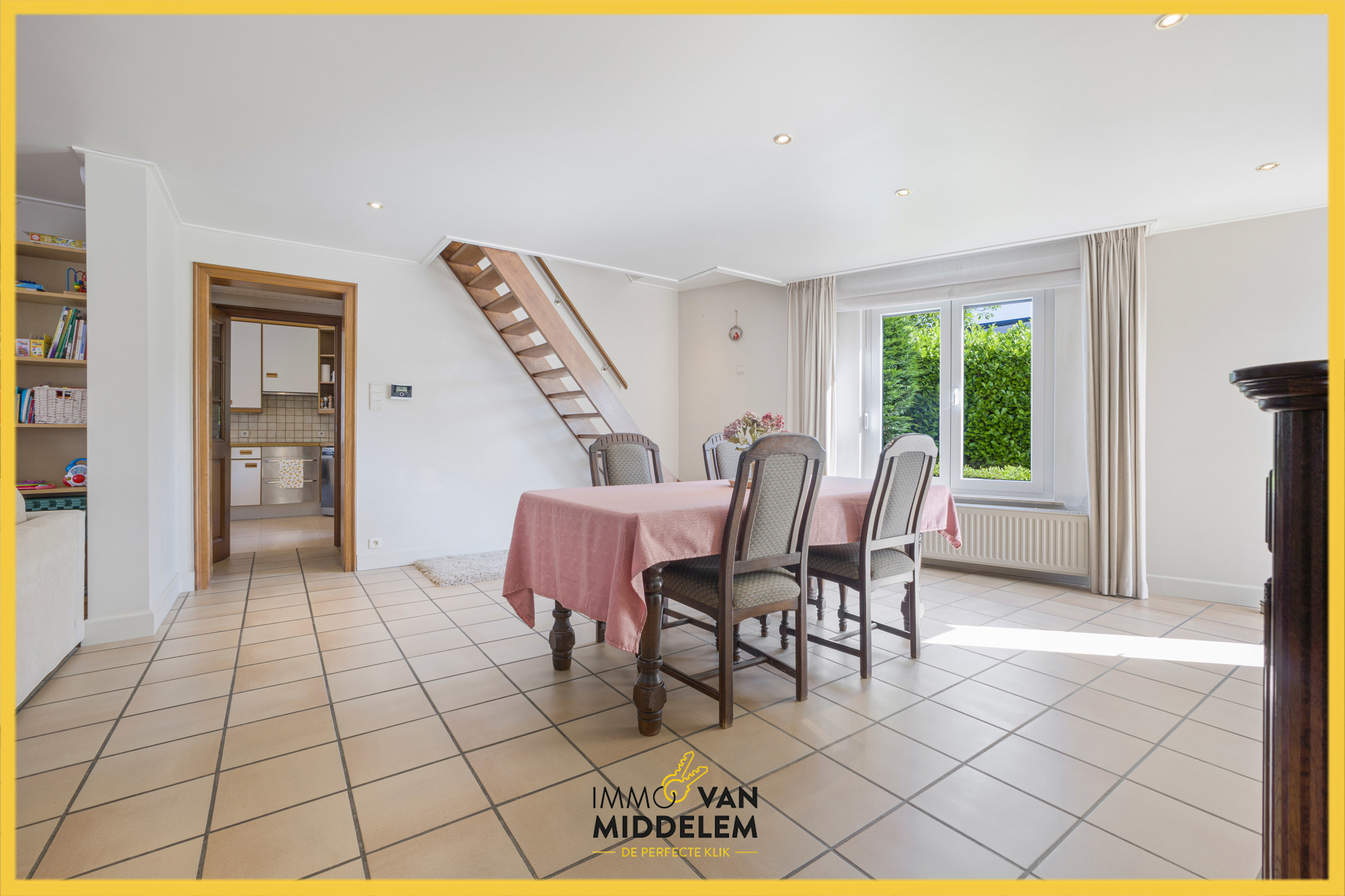 INSTAPKLARE WONING MET 4 KAMERS, TUIN EN GARAGE - foto 3