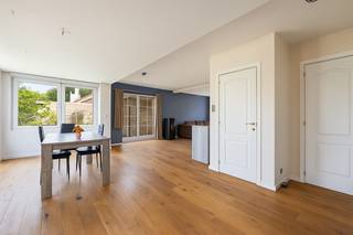 Welkom in deze gezellige en instapklare woning, ideaal gelegen in een doodlopende straat in Berendrecht. Deze woning combineert ruimte, comfort...