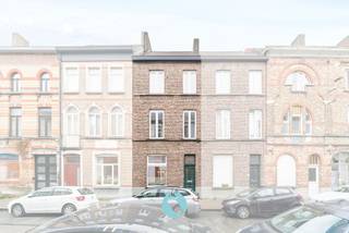 Deze woning combineert authenticiteit en hedendaags comfort, kopers vinden hierin een ideale thuis op een locatie die alles binnen handbereik...