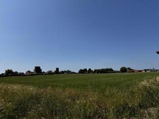 GROND VOOR VILLABOUW!<br /><br />Dit lot maakt deel uit van 5 naast elkaar liggende loten, gelegen nabij de N36 en AZ Delta, de E403, Sterrebos en centrum Rumbeke.<br /><br />De tuinen zijn westelijk gericht, met ganse namiddag en avond zon. Landelijk vergezicht. <br /><br />LOT 5: 2176 m2 (26 m breed - 81 m diep) : bouwkader van 14 m breed en 22 m diep. Nutsvoorzieningen reeds aanwezig. <br /><br />Functies, complementair aan en verenigbaar met het WONEN zijn toegelaten (KANTOOR vrije beroepen, dienstverlening, .. (max. 40% van de totale vloeroppervlakte))<br /><br />Voor meer informatie of bouwvoorschriften bel Angelique op 0484/74 25 68.