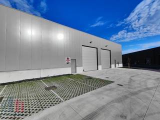 Nieuwe KMO-unit met een oppervlakte van 223 m² in combinatie met een mezzanine te huur. De unit maakt deel uit van de nieuwe KMO-ontwikkeling...