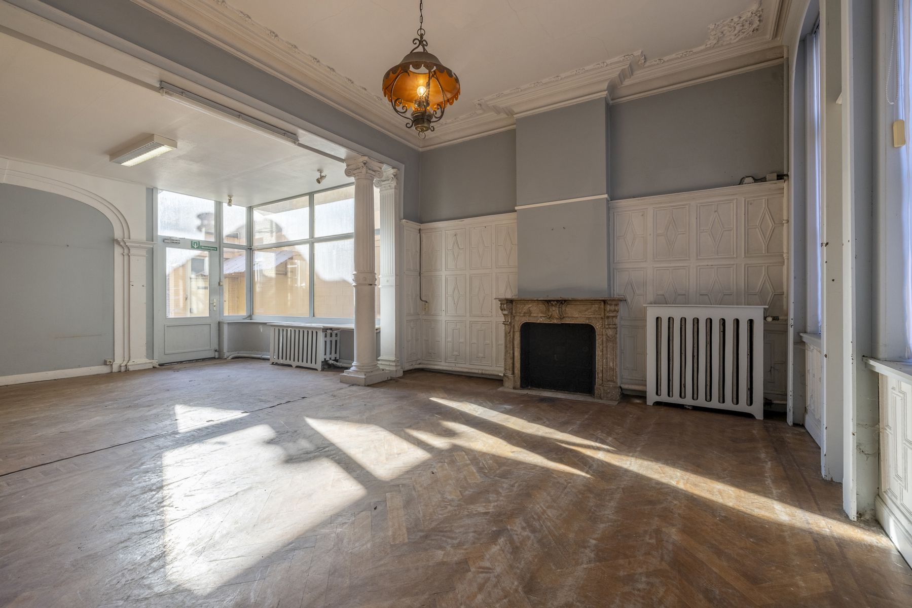 Te renoveren herenwoning met 5 tot 7 slpk en groot magazijn - foto 1