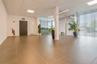 Ruim bedrijfsgebouw met uitstekende ligging in Appels (Dendermonde)Op een perceel van 21a95ca bevindt zich dit multifunctionele bedrijfsgebouw van...