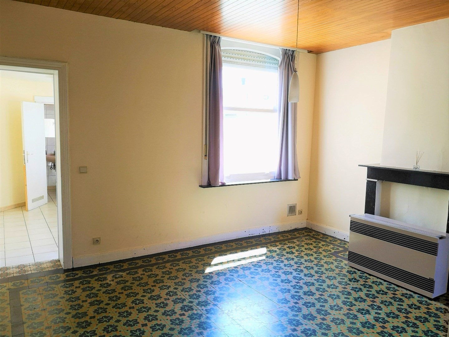 Woning nabij het centrum met 3 slaapkamers & uitweg. - foto 5