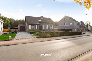Op zoek naar een gezellige gezinswoning met een landelijk karakter en veel buitenruimte?Deze charmante woning combineert rust, comfort en...