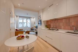 Welkom in de De Winterstraat, waar de naam misschien koel klinkt, maar het leven niet warmer kon aanvoelen… In dit compacte, lichtrijke...