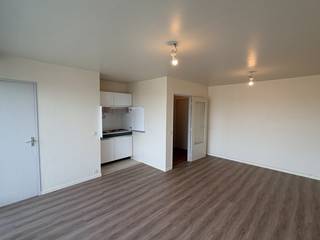 Ontdek deze ruime, lichtrijke studio op een gunstige ligging nabij Leuven. Dankzij de vlotte verbindingen met de E40 en E314 en de nabijheid van...