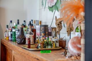 Stap binnen in een bijzondere mix van historisch erfgoed en moderne luxe.Deze voormalige vlasroterij en –fabriek werd smaakvol gerenoveerd tot een...