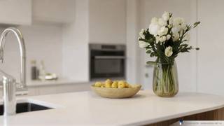 Gerenoveerde eensgezinswoning, rustig gelegen in het landelijke Moerkerke in de Vlaamse polders.<br /><br /><u><strong>Indeling van de woning:</strong></u><br /><br />De woning is onderkelderd (+/- 15 m² op beton).<br />Via de inkomhal met ingemaakte kast op tegelparket betreed je de woning. De woning is voorzien van een garage met een automatische poort. Afzonderlijk toilet met handenwasser. De living op tegelparket geniet van veel lichtinval (+/- 28 m²) en geeft toegang via grote ramen tot de tuin. Open ingerichte keuken voorzien van een kookeiland op tegelparket en is voorzien van een combi-oven, spoeltafel, dampkap, vaatwasser. Berging (+/- 4 m²) met aansluiting wasmachine. Tuin. <br />Via de trap in de inkomhal, ga je naar de eerste verdieping en kom je in de nachthal waar zich 3 slaapkamers (+/- 12 m², +/- 18 m², +/- 16 m²) bevinden op tegelparket. Eén van de slaapkamers geniet van een terras (+/- 9,5 m²). De badkamer is voorzien van een inloopdouche, dubbele wastafel met meubel, ligbad (+/- 8 m²). <br />Via de trap in de nachthal ga je naar de tweede verdieping waar zich de masterbedroom op laminaat met dressing bevindt (31 m²), een badkamer voorzien van lavabo, douche en handdoekdroger op laminaat. Afzonderlijk toilet met laminaat. Scheerzolder. <br /><br />De woning is gerenoveerd met oog voor detail en op een duurzame wijze (lucht-water warmtepomp). Zonnepanelen<br /><br /><br />