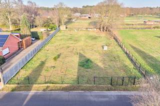 Op zoek naar de perfecte plek om jouw droomvilla te bouwen? Deze uitzonderlijke bouwgrond van 22 are met een straatbreedte van 26,55 m biedt...