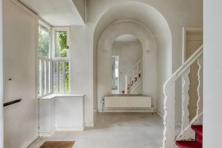 Cette maison est proposée à la vente via Pre-sale. Le 7 août, entre 16 h et 19 h, vous pouvez visiter la maison sur rendez-vous et faire une...