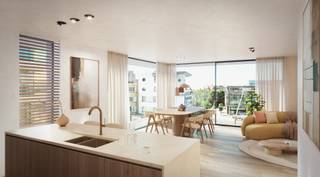 Dit lichtrijke nieuwbouwappartement in Park Avenue biedt een unieke woonervaring in het hart van Koksijde. Dankzij de driegevelarchitectuur geniet u van maximale lichtinval en een ruimtelijk gevoel. De royale terrassen laten u optimaal genieten van de zon, en bieden aan de Zeelaan een zijdelings zeezicht.<br /><br />Indeling: inkomhal | zuidwest gerichte leefruimte uitgevend op zonnig hoekterras | open, volledig uitgeruste keuken | eerste berging met aansluiting voor wasmachine | ruime nachthal | afzonderlijk toilet | tweede berging | badkamer voorzien van inloopdouche, tweede toilet en lavabo in meubel | eerste volwaardige slaapkamer | tweede volwaardige slaapkamer | terras aan de achterzijde, toegankelijk vanuit beide de slaapkamers. <br /><br />Elke unit wordt afgewerkt met hoogwaardige materialen en is volledig energiezuinig, dankzij een individuele geothermische warmtepomp, vloerverwarming en een D-ventilatiesysteem. Bovendien laat het domoticasysteem toe om verlichting en verwarming op afstand te beheren.<br /><br />De aankoop van een parkeerplaats met berging is verplicht.<br /><br />Wonen in Park Avenue betekent luxe en comfort op een toplocatie.<br /><br />Aankoop aan 6% BTW mogelijk! Contacteer ons om te zien of u in aanmerking komt voor het 6% btw-tarief!