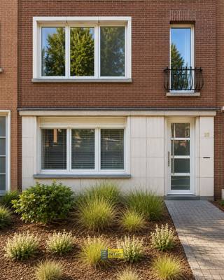 <p><span>Dit verzorgd gelijkvloers appartement aan de Keizershoevestraat 25 in Wilrijk biedt een aangename combinatie van comfort, ruimte en een gezellige buitenruimte.</span></p><p><span>Het appartement beschikt over een ruime en lichtrijke woonkamer, een praktisch ingerichte keuken met voldoende kastruimte en ingebouwde toestellen, één slaapkamer met uitgebreide opbergmogelijkheden en een moderne badkamer met inloopdouche, lavabo en toilet.</span></p><p><span>Daarnaast is er een aparte bergruimte met aansluiting voor een wasmachine.</span></p><p><span>Een absolute troef is de aangename private tuin met terras, waar u in alle rust van de buitenlucht kunt genieten.</span></p><p><span>Dankzij de verzorgde afwerking, praktische indeling en fijne buitenruimte is dit appartement ideaal voor wie comfortabel wil wonen in Wilrijk.</span></p>
