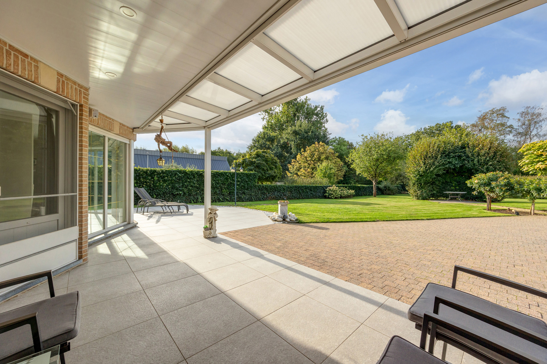 Ruime woning met bijgebouw en mogelijkheid tot praktijk / kantoor aan huis - foto 5
