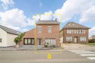 Deze leuke rijwoning is gelegen op een perceel van 3a 16ca, langs de Nederstraat ter hoogte van nummer 21.Het centrum van zowel Hoeselt als Bilzen...