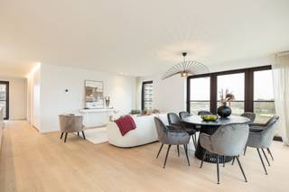 Kwalitatief appartement met dakterras.Welkom in Oosteroever, de bruisende nieuwe wijk van Oostende, ook wel het mini-Manhattan genoemd. In residentie...