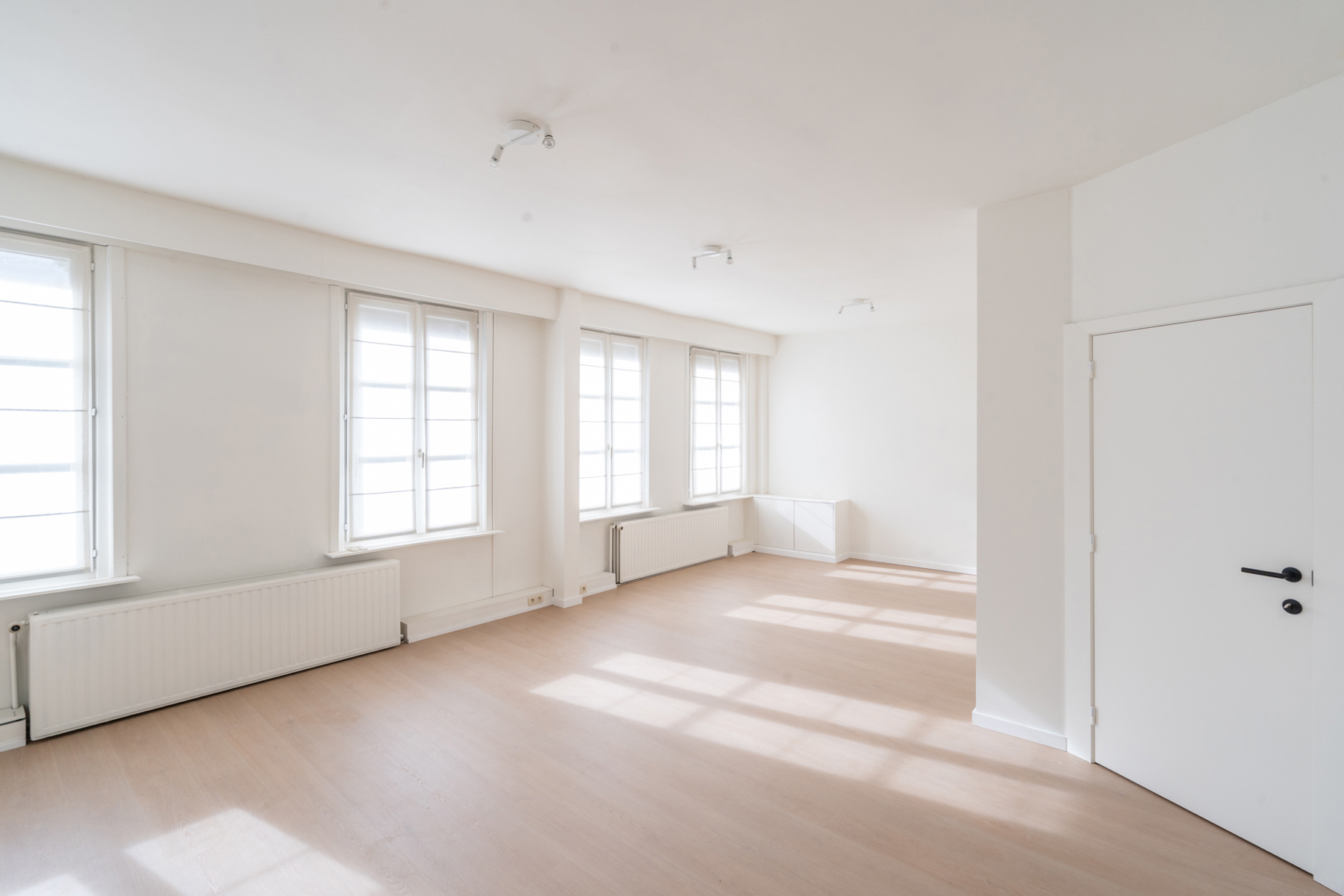 VERNIEUWD APPARTEMENT MET 3 SLAAPKAMERS - foto 3