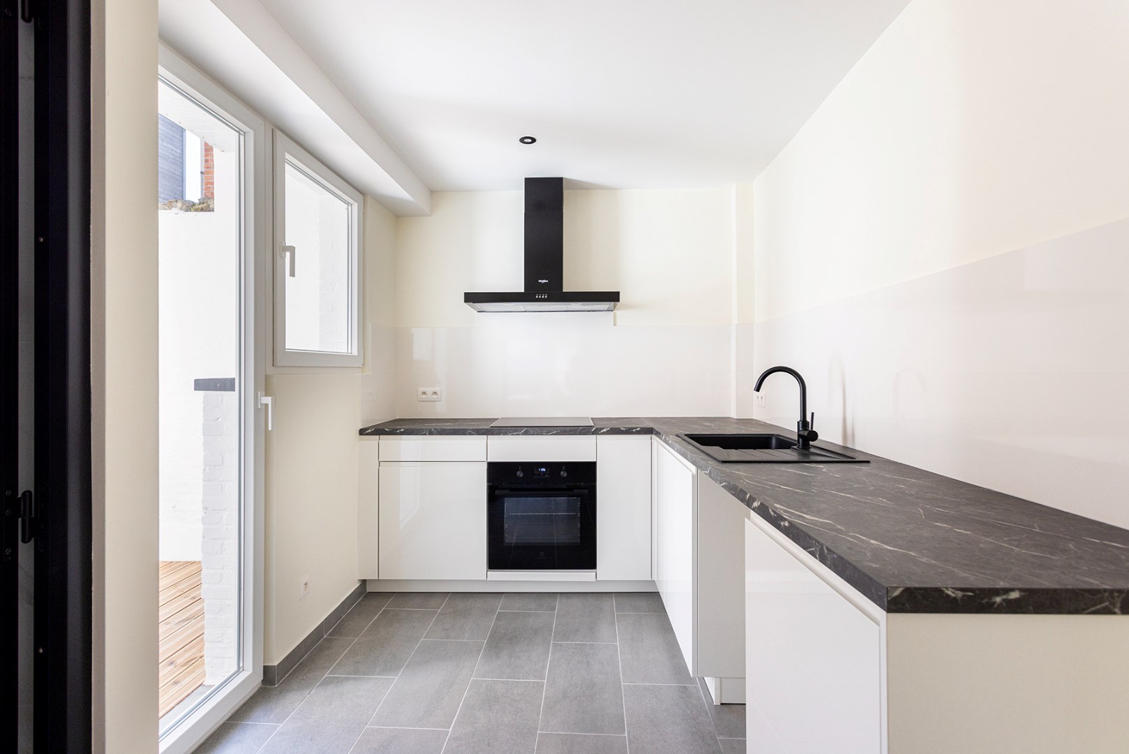 Charmant gelijkvloers appartement met 2 slaapkamers! - foto 4