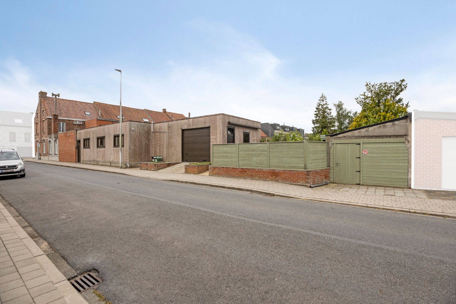 Ruime halfopen woning met 4 slaapkamers, garage, 24 zonnepanelen en tal van mogelijkheden op een topligging in Ieper - foto 3