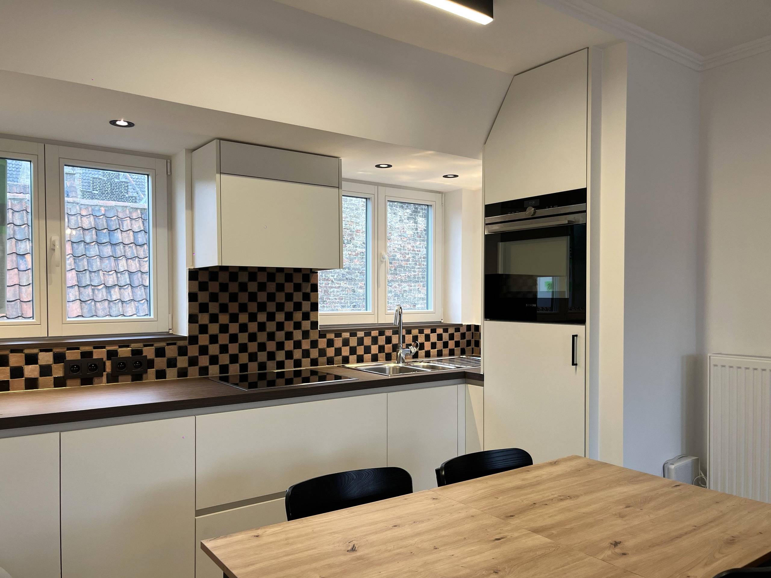 Instapklaar éénslaapkamerappartement met terras in het Sint-Annakwartier te Brugge - foto 4