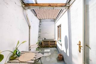GENT – Op zoek naar een ruime woning met 3 kamers en studio in Gent? Dan is dit pand iets voor u. De belangrijkste troeven in een notendop:-...