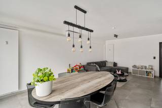 Dit appartement werd in 2022 volledig gestript en van nul af opnieuw opgebouwd met duurzame materialen en een hoogwaardige afwerking. Dankzij...