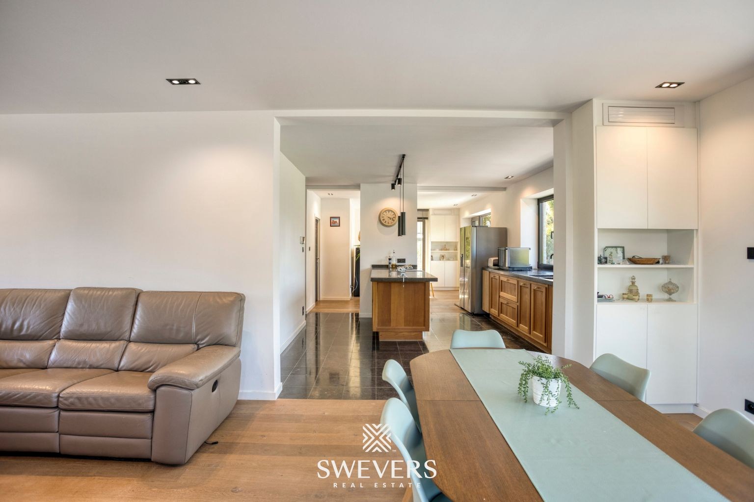 Instapklare open bebouwing met 4 slaapkamers op een perceel van 16a 60ca - foto 4