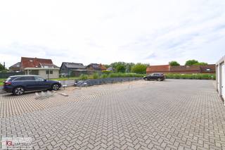 2 strategische staplaatsen te koop op de Topstraat te Sint-Pieters-Leeuw nabij de rink. Prijs per staanplaats.