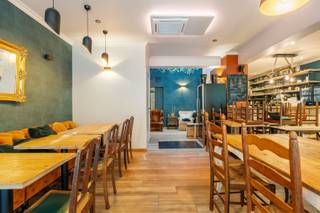 Op zoek naar een interessante opbrengsteigendom in hartje Sint-Niklaas? Ontdek dit handelspand met duplex appartement, ideaal gelegen in het...