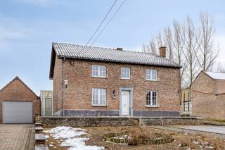 Cette maison spacieuse est située dans le quartier calme d'Opheers, à seulement 5 minutes de l'E40 et à 15 minutes de Tongres et de Saint-Trond...