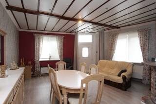 Op wandelafstand van het stadscentrum bevindt zich deze ruime hoekwoning. Ideaal voor een gezinswoning, maar kan ook prima ingericht worden met een praktijkruimte.<br /><br />INDELING: <br /> x Woonkamer met salon en eetplaats;<br /> x Halfopen keuken met bijkeuken;<br /> x Gelijkvloerse badkamer met lavabo en douche en apart toilet;<br /> x Grote extra kamer die dienst kan doen als slaapkamer, bureel, hobbyruimte ...;<br /> x Berging/ garage.<br /><br />Op de verdieping:<br /> x 2 grote slaapkamers, <br /> x ingerichte keuken,<br /> x badkamer.<br /><br />Het indelingsplan kunt u downloaden op onze website.<br /><br />INTERESSE? Plan dan snel een bezoek door te bellen naar 012 23 00 23 of stel je vragen aan roland@immo-leroi.be.