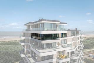 Ontdek dit exclusieve appartement in de residentie The One in Blankenberge, een architecturale parel ontworpen door A1AR architecten en gerealiseerd door projectontwikkelaar Volus. 

De lichtrijke leefruimte vormt het hart van het appartement en sluit naadloos aan op het uitzonderlijk ruime zonneterras. De 115 m² woonoppervlakte, de doordachte indeling en de verfijnde afwerking zorgen voor een tijdloze woonkwaliteit waarin comfort vanzelfsprekend aanvoelt. Dankzij de gunstige oriëntatie geniet je de hele dag van de zon, terwijl het panoramische uitzicht elke dag opnieuw een ander decor vormt. Grote raampartijen halen het buitengevoel naar binnen en creëren een aangename verbinding tussen het interieur en de omgeving. Met twee volwaardige slaapkamers en een stijlvolle badkamer biedt dit appartement alles voor wie op zoek is naar een kwalitatieve woonst aan de Belgische kust, zowel voor permanente bewoning als als tweede verblijf.

Als resident van The One geniet je bovendien van een exclusieve gemeenschappelijke lounge met panoramisch zeezicht. Deze stijlvolle ruimte kan je reserveren om samen met familie of vrienden te genieten in een uitzonderlijk kader, een unieke troef die het luxueuze karakter van het gebouw extra onderstreept.

Meerdere ruime garageboxen kunnen optioneel worden aangekocht aan €105.000 per box, een absolute meerwaarde op deze gegeerde locatie.

Ben je op zoek naar een exclusief appartement waar architectuur, ruimte, licht en uitzicht perfect samenkomen? Contacteer Dries voor een persoonlijke rondleiding of meer informatie via 0475 57 40 19 of dries@keyimmo.be.
