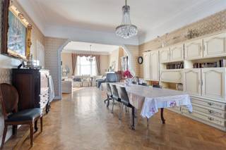 ANTWERPEN - karaktervol appartement met 5 slaapkamers in Art-Déco gebouw.Ruim appartement van 230 m² is gelegen in het hart van Antwerpen, direct...