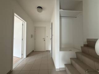 <p><span>Prime location near downtown Hasselt! Situated in a green, quiet neighborhood with no commercial establishments or through traffic, this fully renovated apartment has an EPC rating of B. </span></p><p><span> </span></p><p><span>The street is located in the Hollandsveld neighborhood; the building itself was fitted with a new roof and a new gas-fired central heating system in 2025, which contributes to the property’s energy-efficient character.</span></p><p><span> </span></p><p><span>Upon entering the apartment, you’ll immediately find the spacious, light-filled living area. </span></p><p><span>On the right is the fully renovated kitchen, equipped with every convenience, with an adjoining spacious laundry room/storage area.</span></p><p><span> </span></p><p><span>On the left is the bathroom, and directly across from it is a room that can perfectly serve as additional storage, a walk-in closet, or an office space. </span></p><p><span>At the end of the hallway are the two full-sized bedrooms, each with pleasant natural light.</span></p><p><span> </span></p><p><span>The apartment also comes with an indoor garage, plus a separate basement storage unit, both included in the rent.</span></p><p><span> </span></p><p><span>The monthly maintenance fee is 100 euros.</span></p><p><span> </span></p><p><span>The ideal home for those who love comfort, tranquility, and convenience!</span></p>