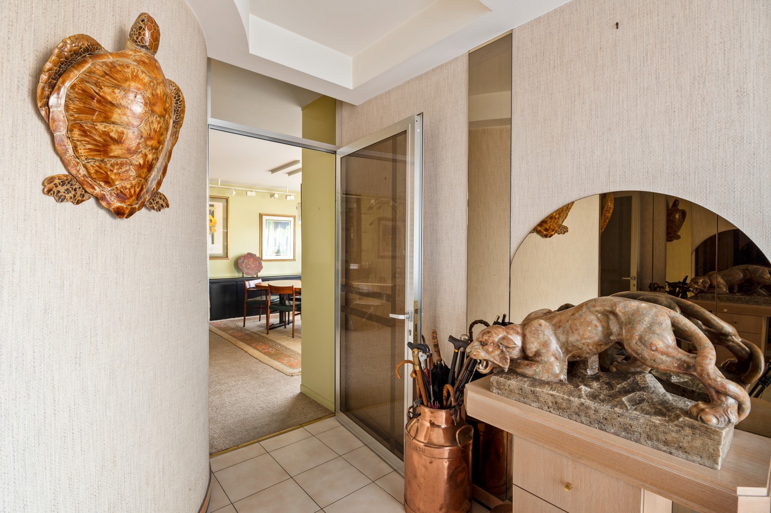 Karaktervolle halfopen woning met garage, oprit en gezellige tuin nabij het centrum van Borsbeek! - foto 4