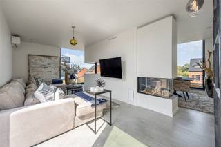 Op een uitstekende locatie in Hasselt bevindt zich dit exclusieve penthouse, waar comfort, klasse en verfijning samenkomen. Afgewerkt met...