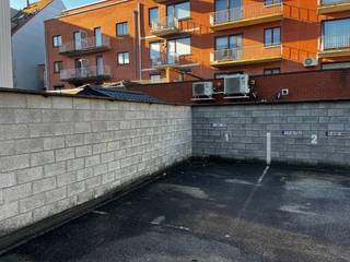 Open autostaanplaats te koop in het centrum. Gemakkelijke toegang op het gelijkvloers, lage syndickosten. ...