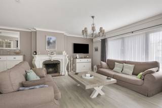 Charmante en ruime handelswoning in het hart van Merelbeke-Melle!Deze veelzijdige woning ligt centraal in een levendige buurt en combineert wonen met...