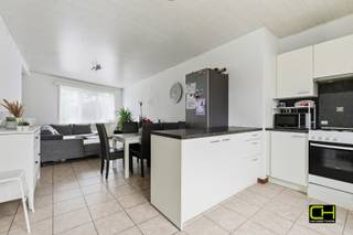 Dit appartement is gelegen in een rustige en residentiële buurt in Mariakerke en biedt een aangename woonomgeving met een uitstekende...