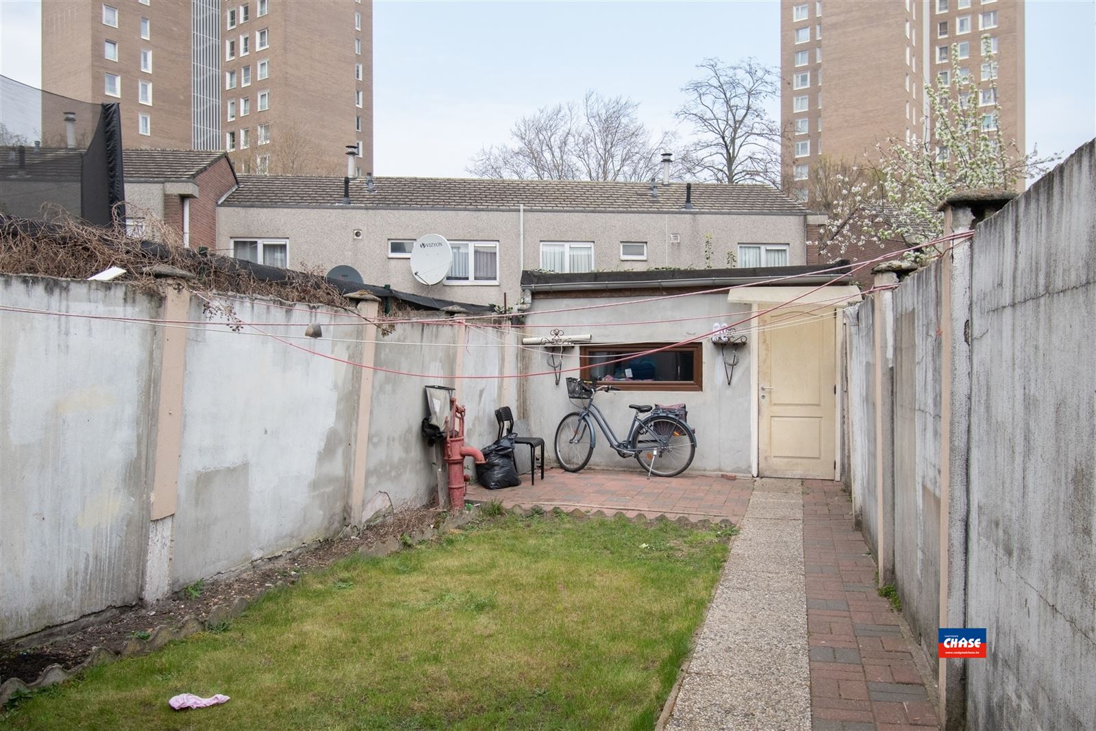 Woning met 4 tot 5 slaapkamers en tuin - foto 4