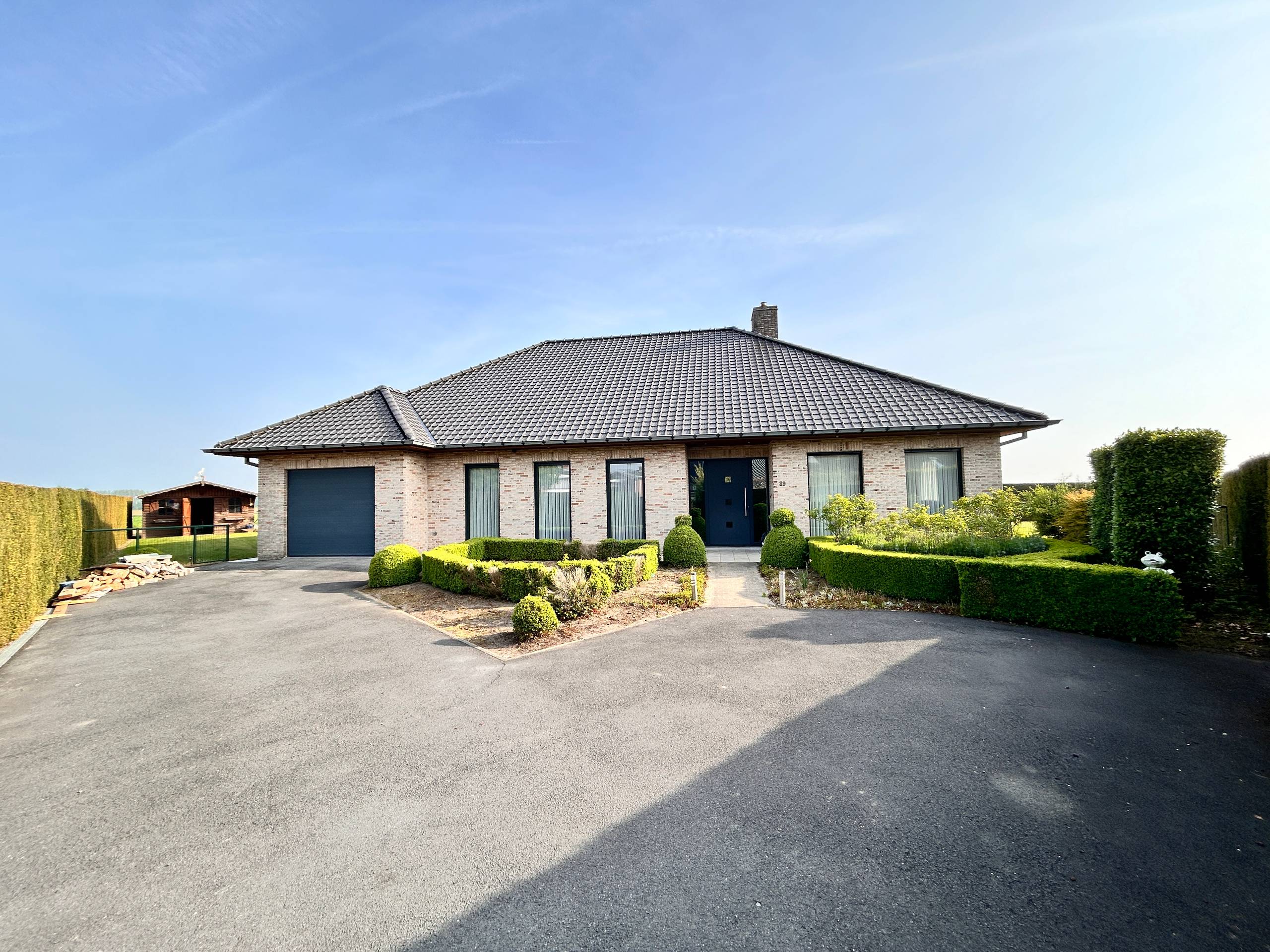Prachtige villa met 3 slpk, dubbele garage en mooi verzicht - foto 1