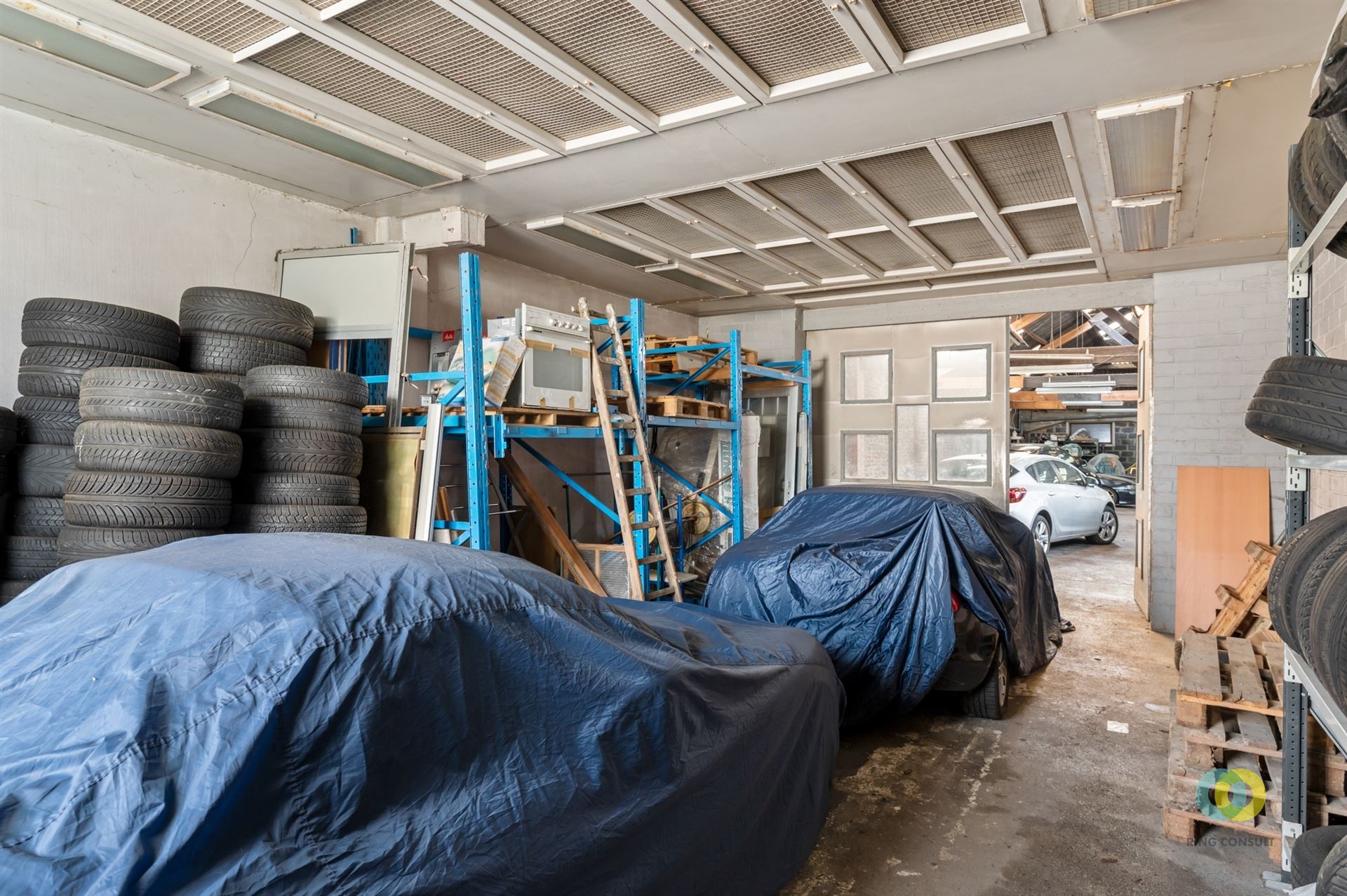 Bedrijfspand met loods, kantoor en appartement - foto 4